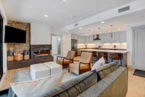 New Luxury Condo 1308 I Hot Tub I AC I Great Views I Best Price I FREE Adventures Daily